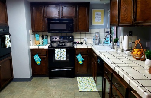 Merced House | Spacious cozy 4 bedroom 2 bath home in a quiet well established neighborhood