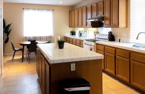 Fontana House | Spacious Cozy Home Near Almeria Park