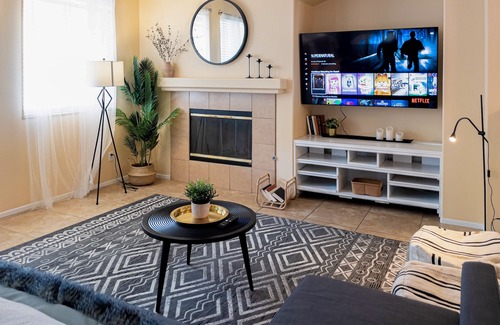 Fontana House | Spacious Cozy Home Near Almeria Park