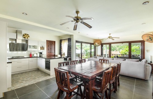Moo 5 Villa | Spacious deluxe 6 bed room villa with pool in beach resort on Samrong Bay laguna