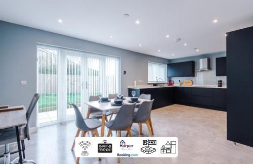 Ewloe House | Spacious Detached House Driveway By Harperletting ShortLets & Serviced Accommodation Hawarden With Long or Short Stays Disc options