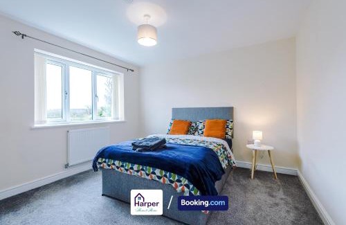Ewloe House | Spacious Detached House Driveway By Harperletting ShortLets & Serviced Accommodation Hawarden With Long or Short Stays Disc options
