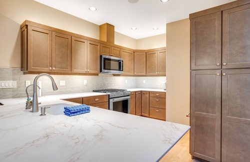 Redmond House | Spacious dog-friendly home with hot tub, fireplace & resort pools, golf, tennis