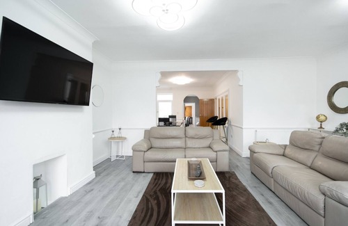 Thornton-Cleveleys House | Spacious Duplex Apartment - Perfectly Situated in the Heart