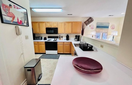 Rehoboth Beach Villa | Spacious Duplex with 3 Pools, Tennis Courts & Ensuite Bedroom in Eagles Landing