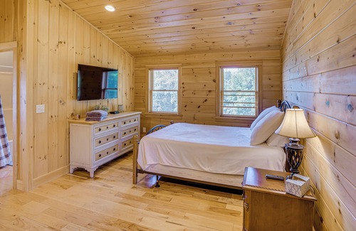 Durham Cabin | Spacious Durham Cabin w/ Deck & Mountain Views