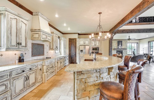 Edmond Apartment | Spacious Edmond Vacation Rental w/Hot Tub!