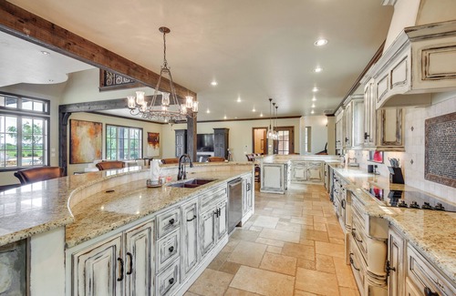 Edmond Apartment | Spacious Edmond Vacation Rental w/Hot Tub!