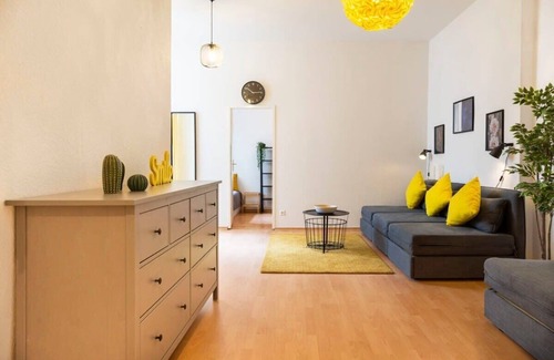 Gleimviertel Apartment | Spacious Family Apartment at Mauerpark plus SelfCheckIn