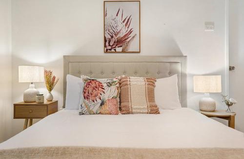 Battery Hill House | Spacious Family Beach House