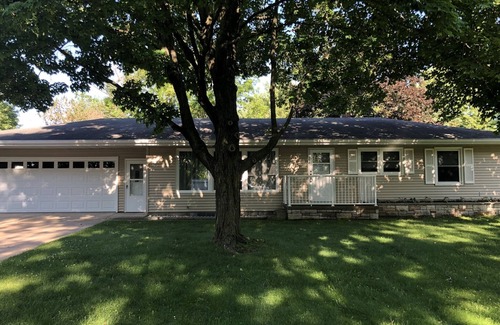 Green Lake House | Spacious Family Getaway Walking Distance To Downtown Green Lake
