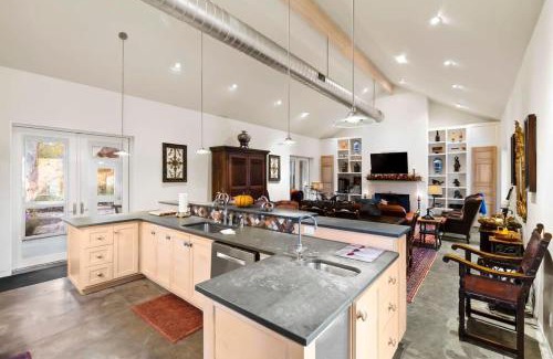 Fredericksburg House | Spacious Family Retreat - Private Pool - Ping Pong