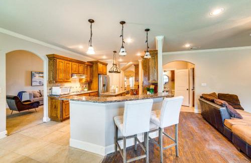 Sunnyvale House | Spacious Family Retreat with Yard in Sunnyvale