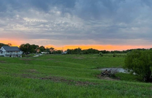 La Plata Other | Spacious farmhouse lodge on 46 acres w/pond. Escape the city, relax on the farm!