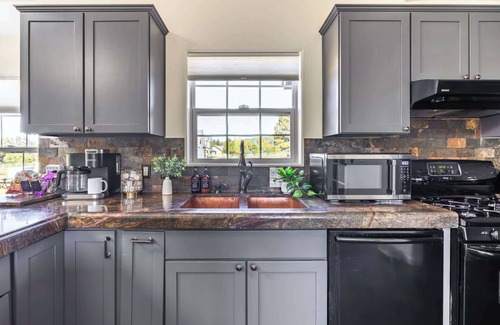 Mountainaire House | Spacious Flagstaff 5BR Hideaway w/Hot Tub