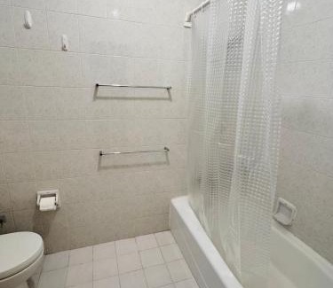 Islands District Apartment | Spacious flat in Discovery bay!