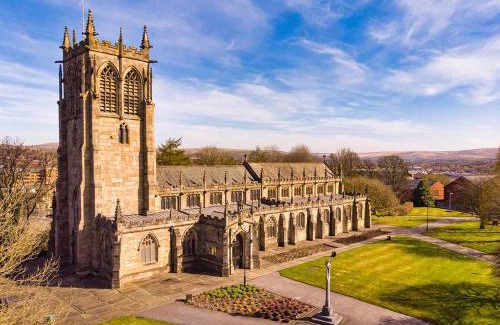 Rochdale Apartment | Spacious Flat Near Rochdale Centre Self Check-in Free Parking & Fast Wi-Fi