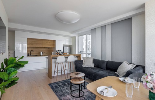 Pervomaysky District Apartment | Spacious flat with a magnificent view