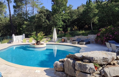 Entrecasteaux Villa | Spacious garden level in a quiet area close to tourist activitiesn