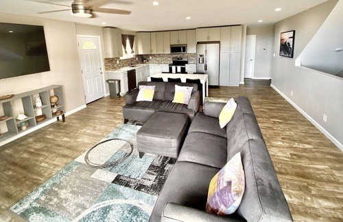 Kahala House | Spacious, gated home with ocean and city views