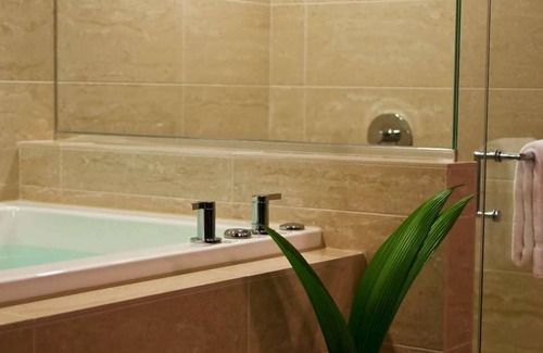 Downtown Chicago Hotel | Spacious Good-Value Accommodation! Pet-Friendly Property, Near Willis Tower!