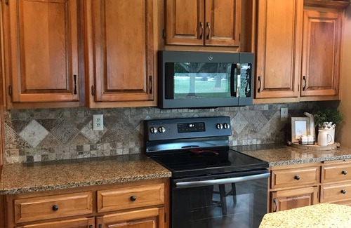 Ashwaubenon House | Spacious Green Bay Packer Home