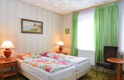 Zorge House | Spacious group house in the Harz region with a fenced garden
