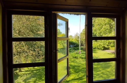 Kegnæshøj House | Spacious holiday apartment in a thatched country house - including underfloor heating