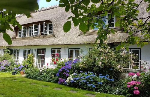 Kegnæshøj House | Spacious holiday apartment in a thatched country house - including underfloor heating