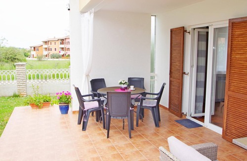 Valdebek Apartment | Spacious holiday apartment in suburb of Pula, Valdebek