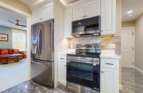 Holyoke House | Spacious home near Interstate 91 & Holyoke Medical Center + free wifi