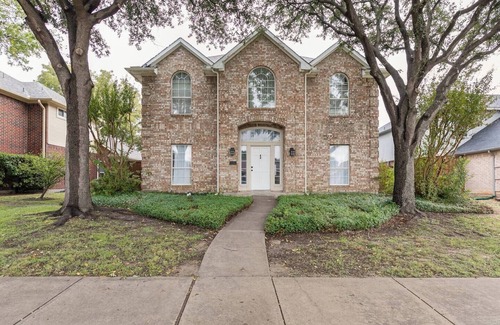 North Central Carrollton House | Spacious home~quiet neighborhood ~ nr downtown