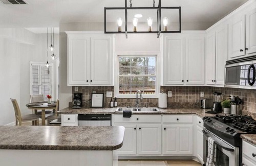 Mableton House | Spacious Home w/Pool Table Near ATL & The Battery