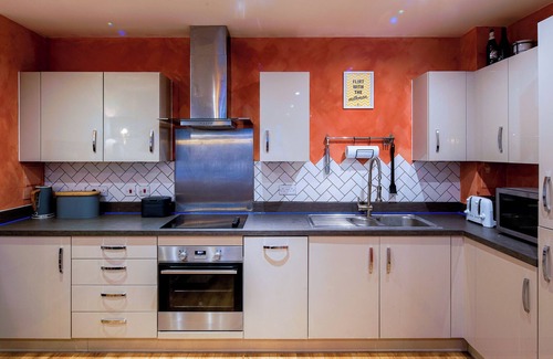 Haggerston Apartment | Spacious home with a touch of wilderness at the heart of East London.