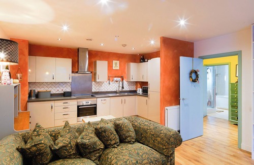 Haggerston Apartment | Spacious home with a touch of wilderness at the heart of East London.