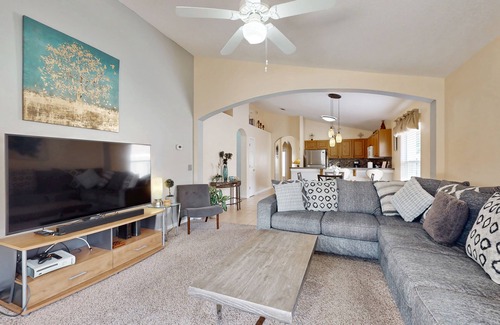 Highgate Park House | Spacious home with private pool, pool table and air hockey