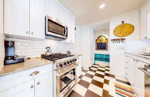 East Millcreek House | Spacious home with private heated outdoor pool, hot tub, patio, grill & W/D