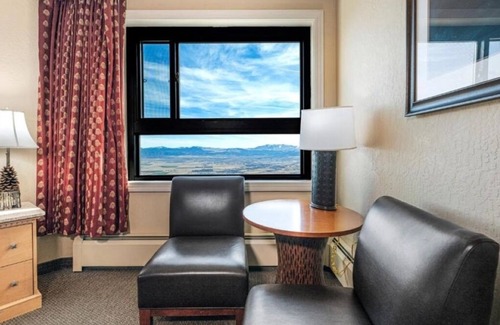 Tahoe Village Hotel | Spacious Home with Stunning Views of Sierra Mountains & Trails