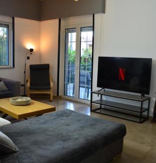 Alimos Apartment | Spacious house by the sea