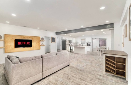 Pharr House | Spacious House by TopGolf Pharr