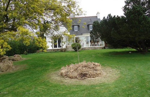 Trelevern Villa | Spacious house for 6 people, 2 km from the sea, 4 bedrooms, large garden