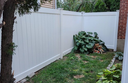 Stamford House | Spacious house with King & Queen beds, private patio, walkable to Train Station!