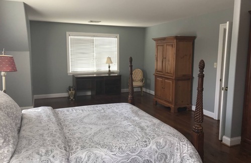 Malvern Apartment | Spacious in-law suite with kitchen and private entrance
