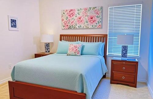 Loughman House | Spacious King, Queen Rooms in Luxury Villa-Pool-SPA-Disney-WiFi-Smart TV