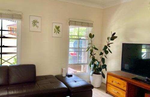 Marsfield House | Spacious King Size Private Room Pet Friendly