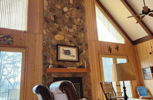 Seneca House | 😎 Spacious Lake Hartwell home with cozy cabin appeal, 15 mins to Clemson🐯 WiFi