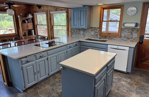 Groveland House | Spacious Lakefront Cabin. Just Steps To The Water. Perfect For Larger Families.