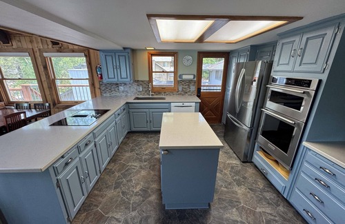 Groveland House | Spacious Lakefront Cabin. Just Steps To The Water. Perfect For Larger Families.