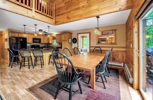 Lakeville Cabin | Spacious Lakeville Log Chalet with Hot Tub