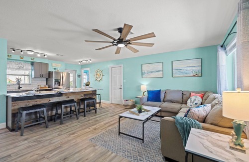 Walsingham House | Spacious Largo Home w/Pool, Game Room, Near Beach